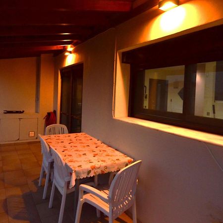 דירות מונמבאסיה Anna'S Sea View House מראה חיצוני תמונה