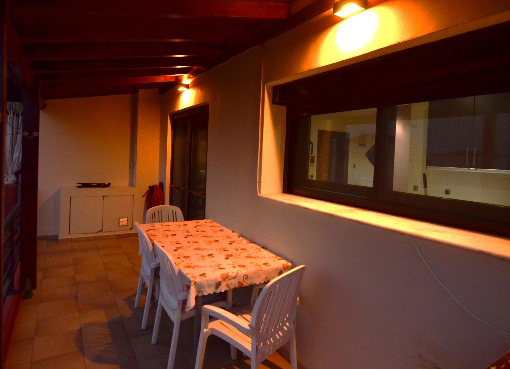 דירות מונמבאסיה Anna'S Sea View House מראה חיצוני תמונה